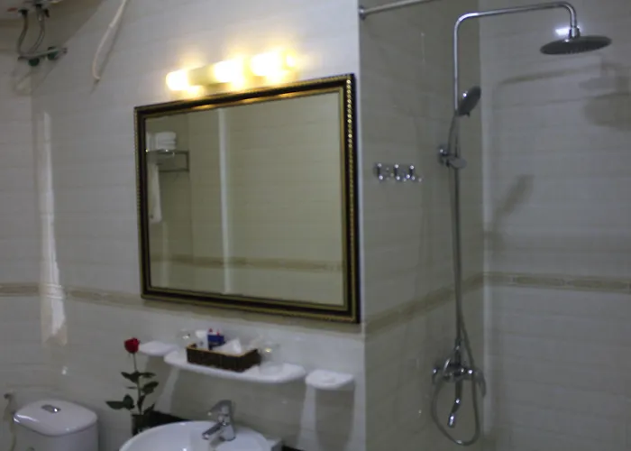 Starlight Hotel 2* Hạ Long